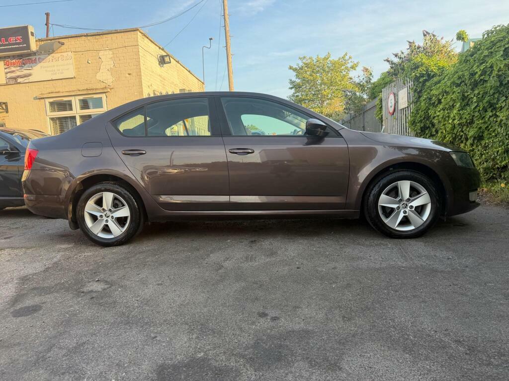Skoda Octavia Skoda Octavia Elegance Estate. 1.4 Tsi Whi White #7