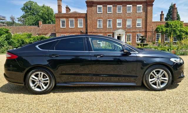 Ford Mondeo 2.0T Ecoboost Titanium Hatchback Black #4