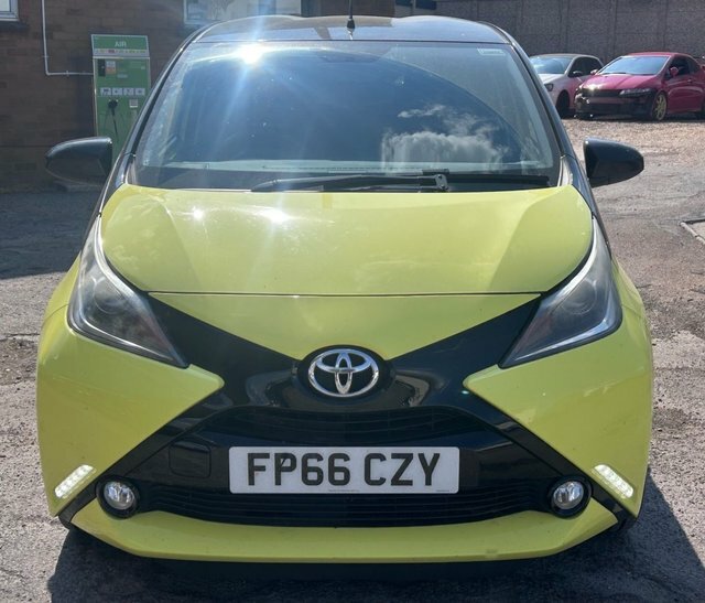 Toyota Aygo 1.0 Vvt-i X-cite 3 Yellow #2