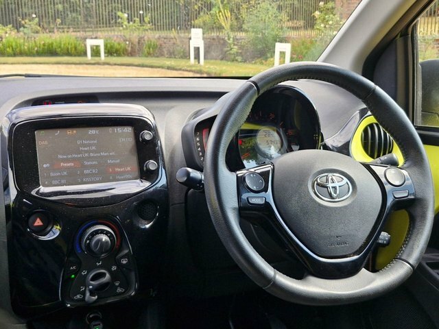 Toyota Aygo 1.0 Vvt-i X-cite 3 Yellow #2