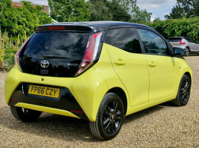Toyota Aygo 1.0 Vvt-i X-cite 3 Yellow #4