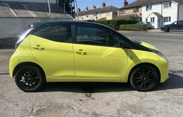 Toyota Aygo 1.0 Vvt-i X-cite 3 Yellow #4