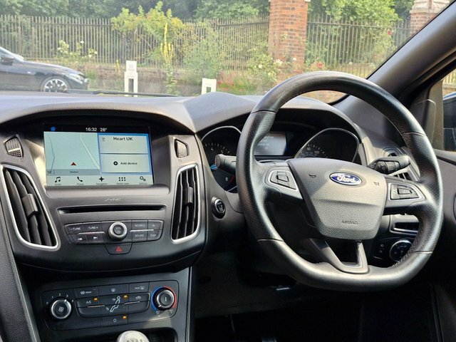 Ford Focus 1.0T Ecoboost St-line Hatchback Black #2
