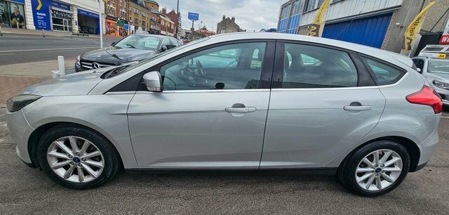 Ford Focus 1.0T Ecoboost Titanium Hatchback Pet Silver #4