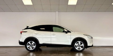 Nissan Qashqai 1.3 Qashqai N-connecta NJ23DBX White #2