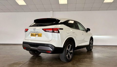 Nissan Qashqai 1.3 Qashqai N-connecta NJ23DBX White #3