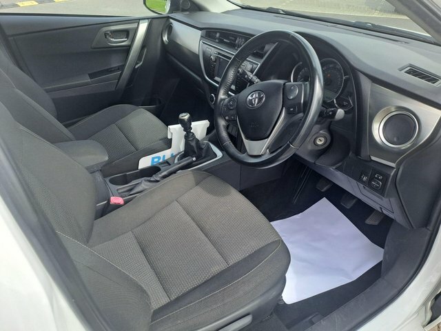Toyota Auris V-matic Icon Euro 5 White #2