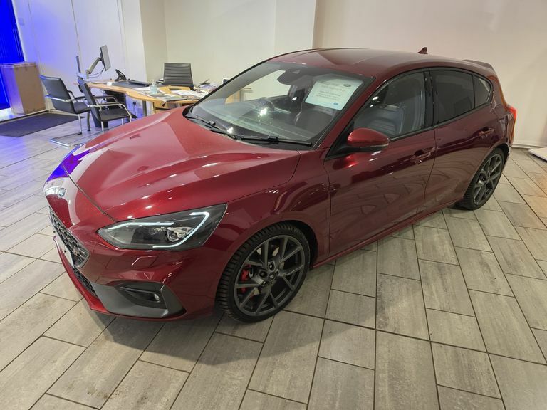 Ford Focus 2.3 Ecoboost St ST69XMK Red