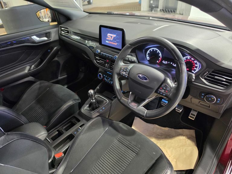Ford Focus 2.3 Ecoboost St ST69XMK Red #4