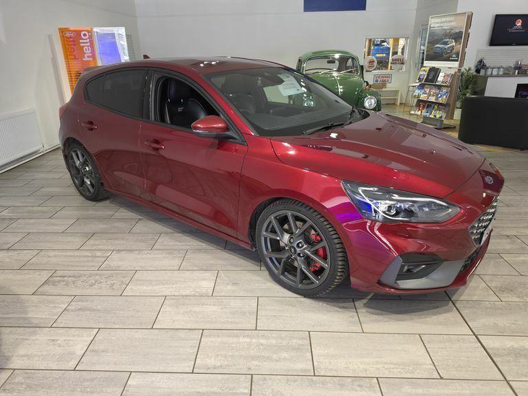 Ford Focus 2.3 Ecoboost St ST69XMK Red #2