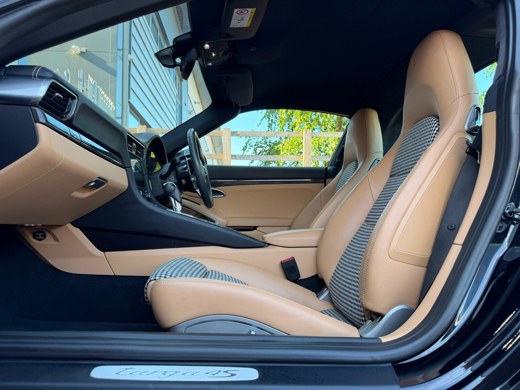 Porsche 911 Automatic Black #27