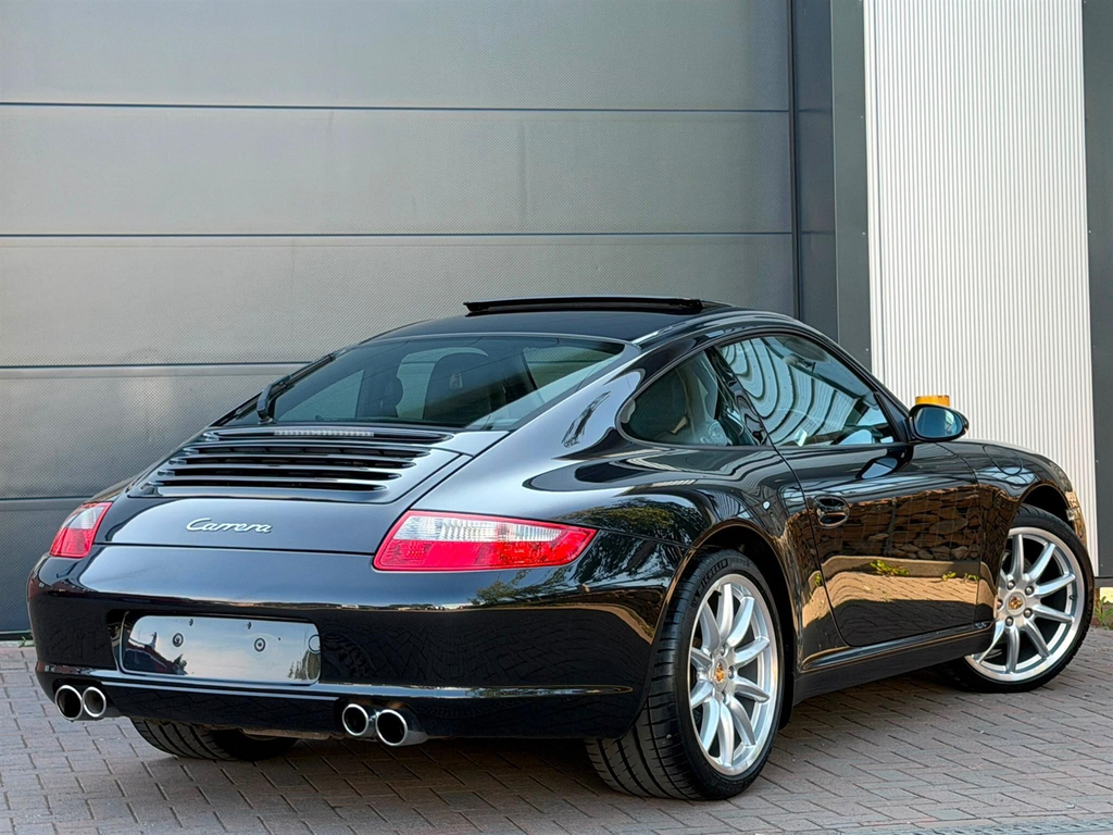 Porsche 911 Coupe Silver #7