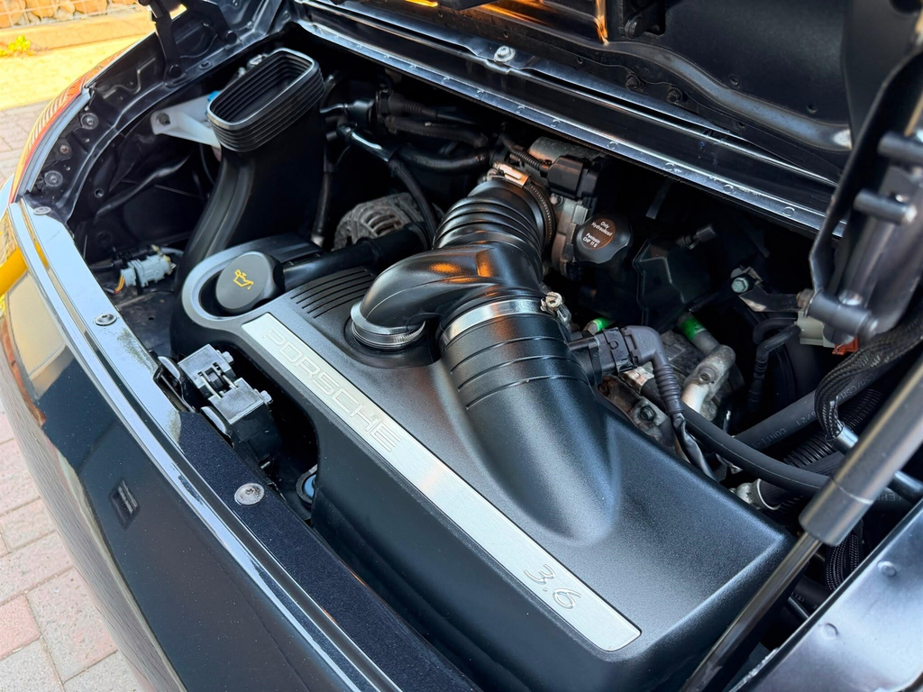Porsche 911 Coupe Silver #17