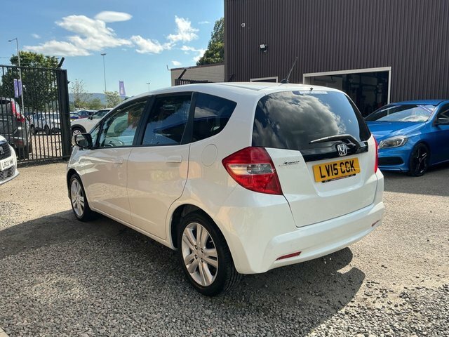 Honda Jazz 2015 1.4 I-vtec Es Plus Hatchback Cvt E LV15CGK White #5