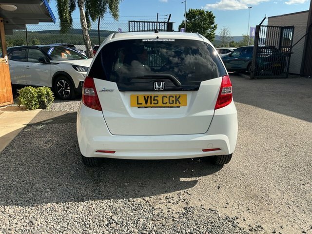 Honda Jazz 2015 1.4 I-vtec Es Plus Hatchback Cvt E LV15CGK White #4