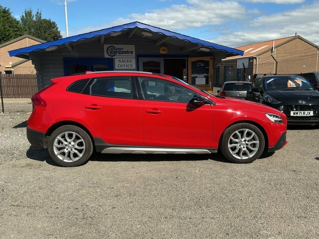 Volvo V40 Cross Country 2017 2.0 D2 Pro Hatchback Euro 6 AP66NFY Red #2