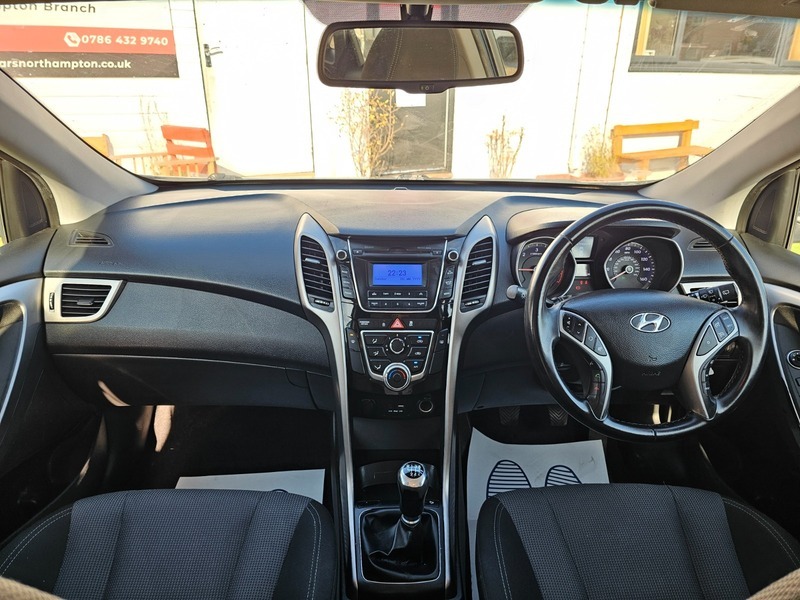 Hyundai Se Hatchback White #20