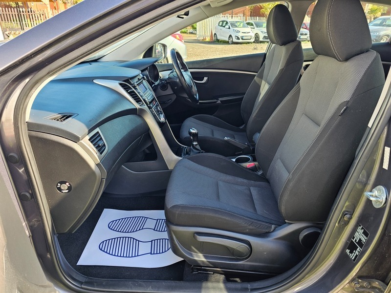 Hyundai Se Hatchback White #17