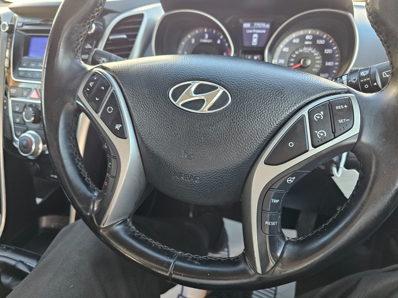 Hyundai Se Hatchback White #30
