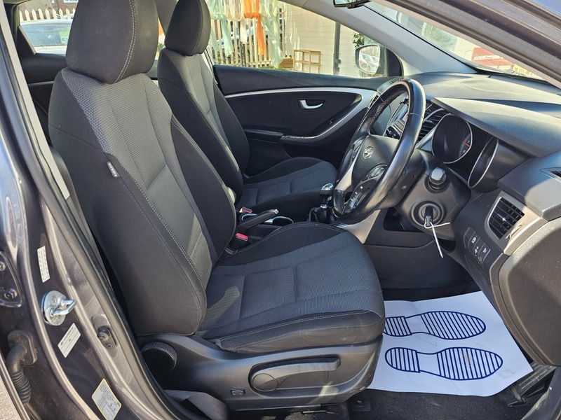 Hyundai Se Hatchback White #11