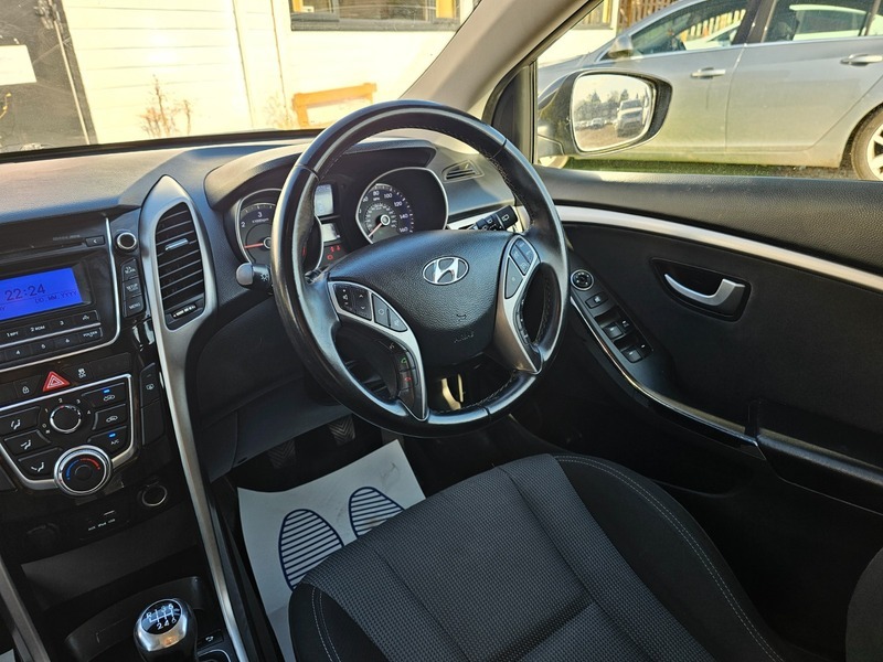 Hyundai Se Hatchback White #21