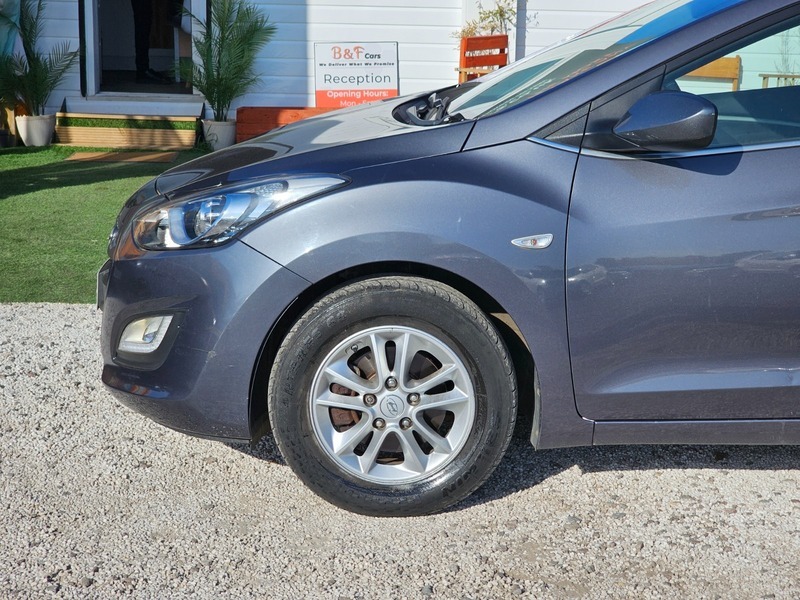 Hyundai Se Hatchback White #45