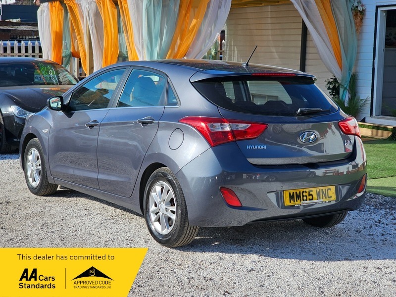 Hyundai Se Hatchback White #9