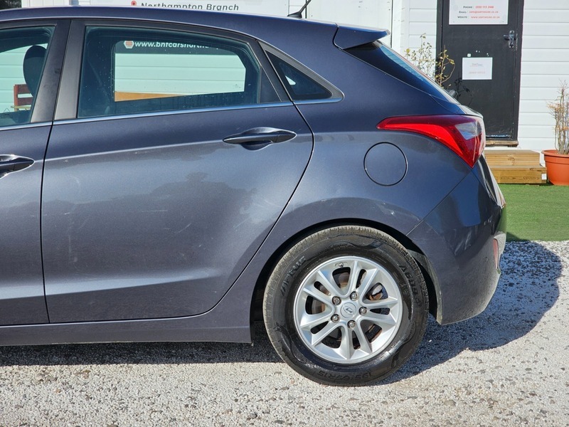 Hyundai Se Hatchback White #44
