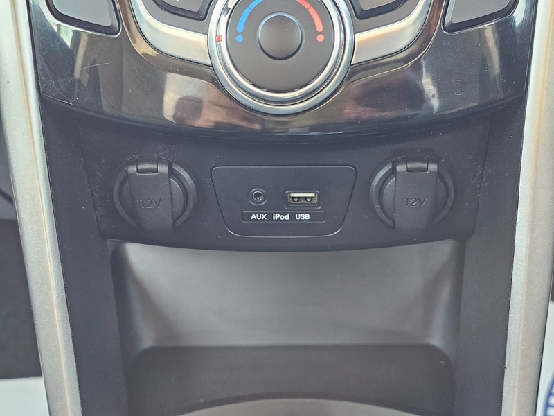 Hyundai Se Hatchback White #27