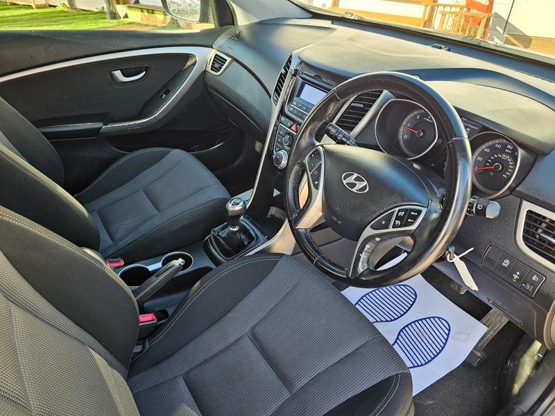 Hyundai Se Hatchback White #12
