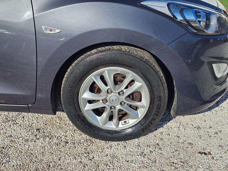 Hyundai Se Hatchback White #53