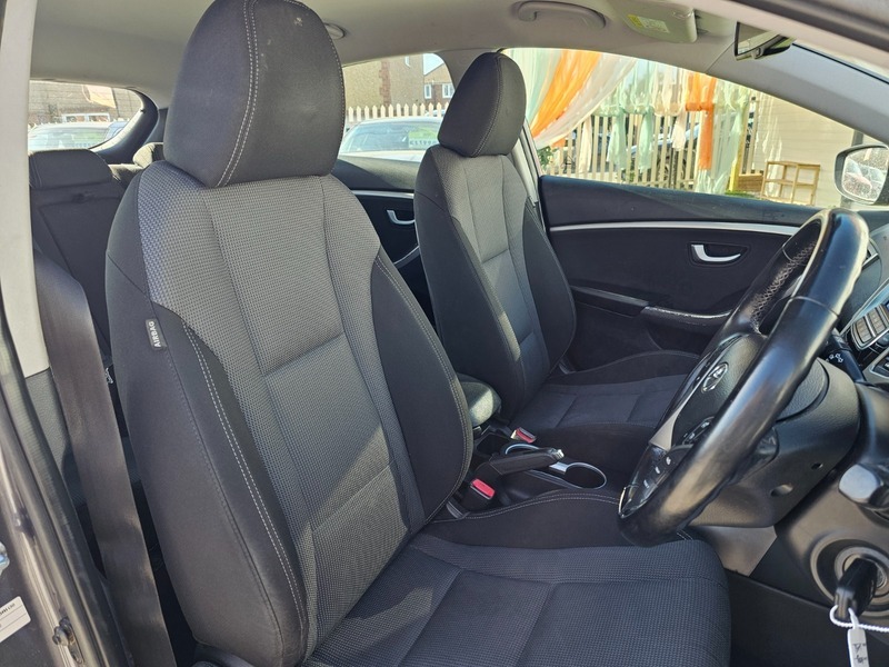 Hyundai Se Hatchback White #13