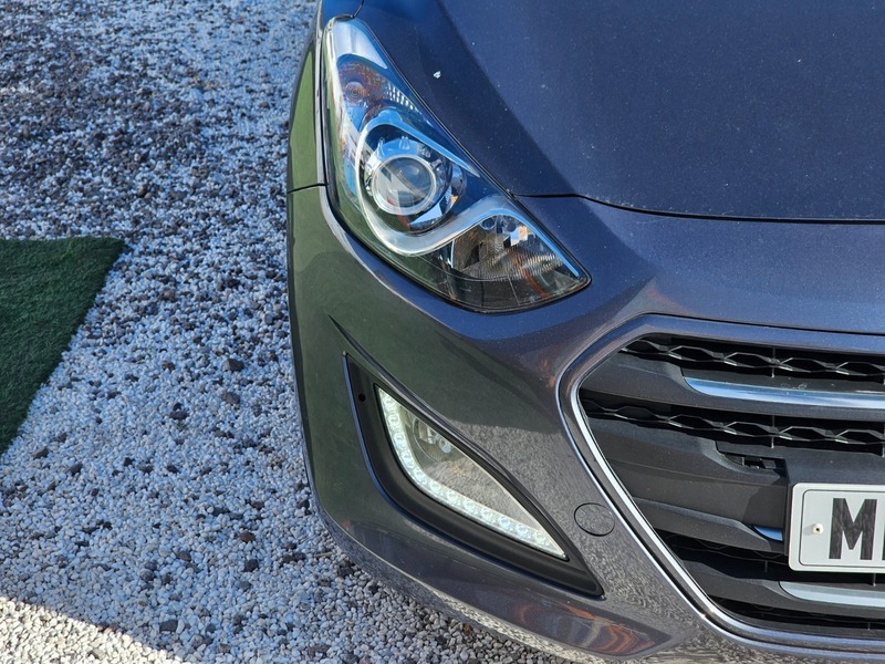 Hyundai Se Hatchback White #47