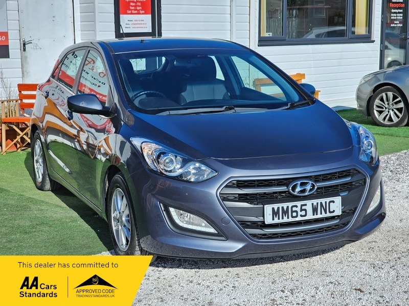 Hyundai Se Hatchback White #4