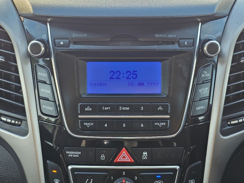 Hyundai Se Hatchback White #3