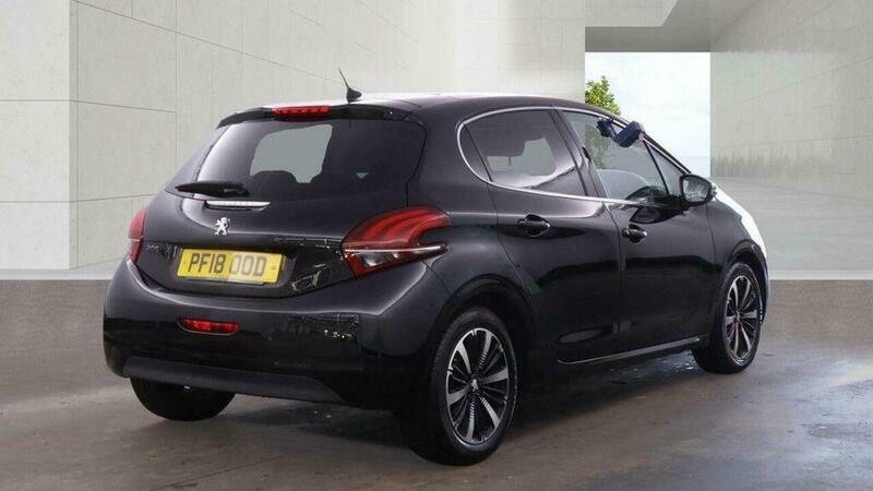 Peugeot 208 1.2 Puretech Allure Premium Black #6
