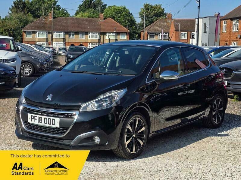 Peugeot 208 1.2 Puretech Allure Premium Black #6