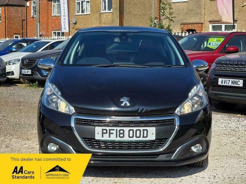 Peugeot 208 1.2 Puretech Allure Premium Black #2