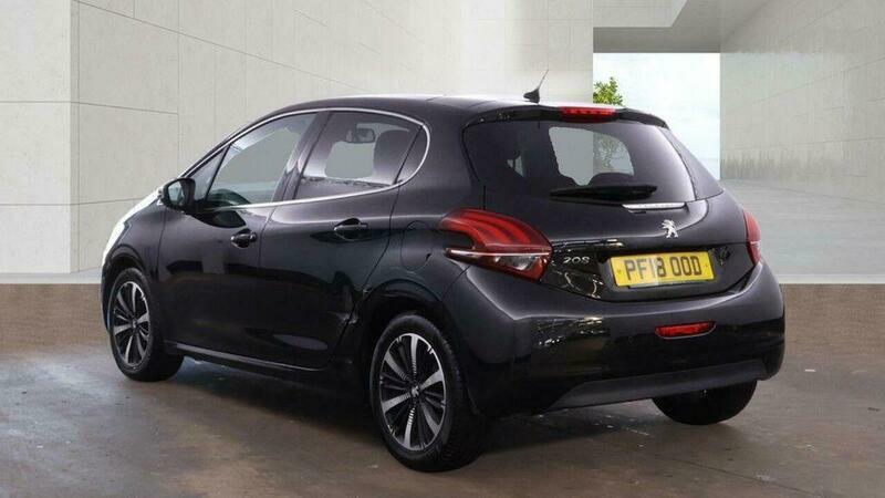 Peugeot 208 1.2 Puretech Allure Premium Black #5