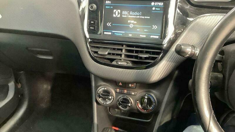 Peugeot 208 1.2 Puretech Allure Premium Black #3