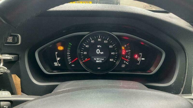 Volvo V40 2.0 D3 R-design Nav 148 Bhp White #13