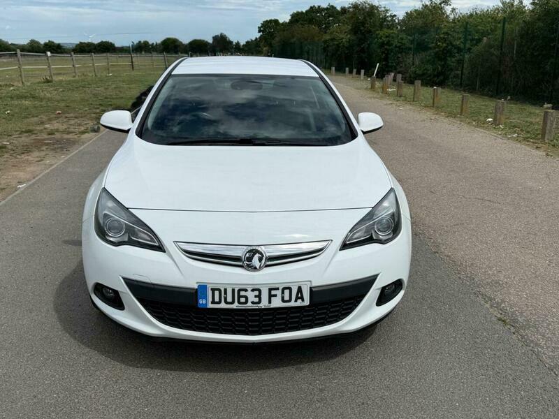 Vauxhall Astra GTC 1.4T Sri Euro 5 White #2