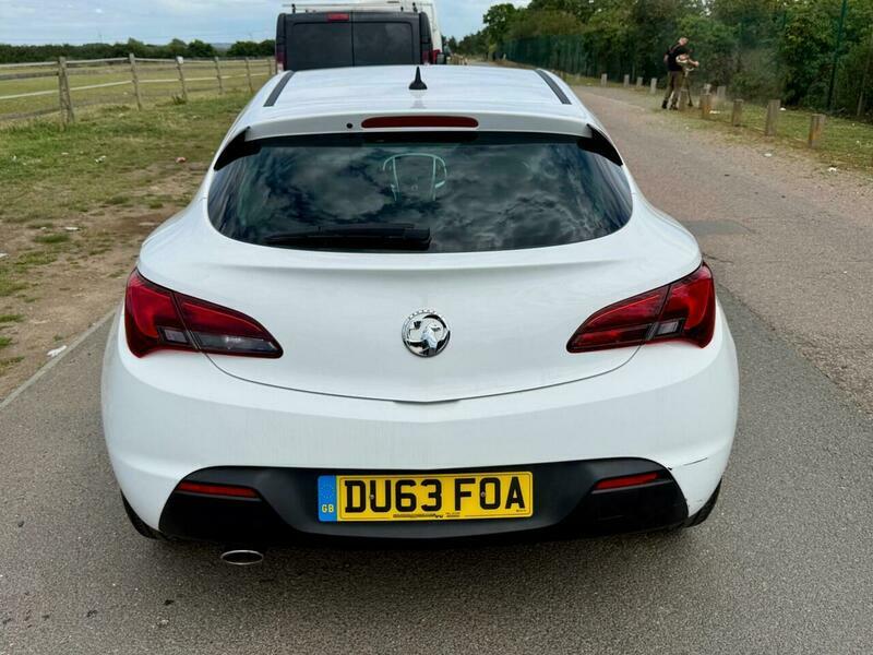 Vauxhall Astra GTC 1.4T Sri Euro 5 White #6
