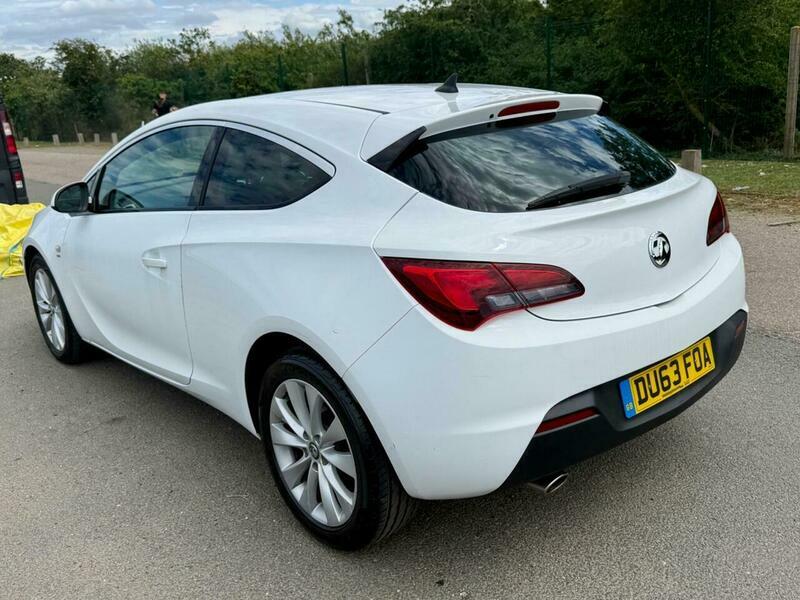 Vauxhall Astra GTC 1.4T Sri Euro 5 White #4