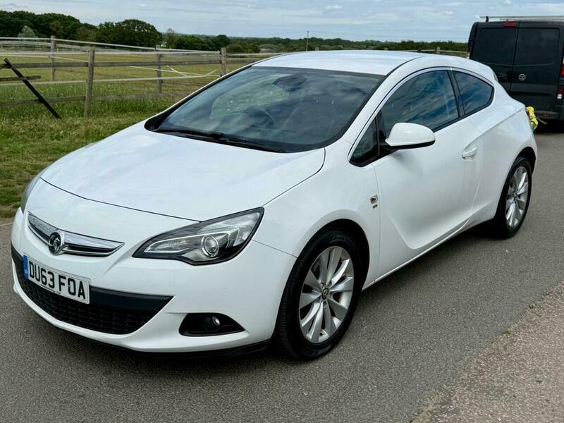 Vauxhall Astra GTC 1.4T Sri Euro 5 White #3