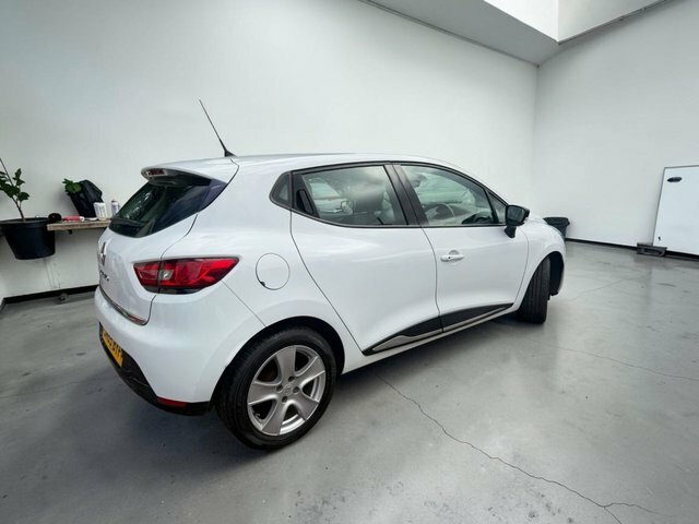 Renault Clio 1.2 16V Dynamique Nav White #4