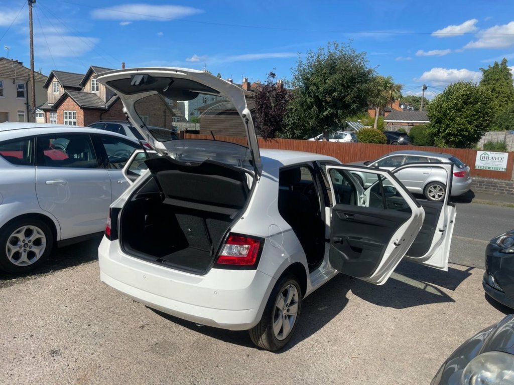 Skoda Fabia 1L Se LM18JKZ White #4