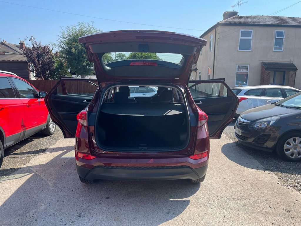 Hyundai Tucson 1.7L Se Nav Red #3