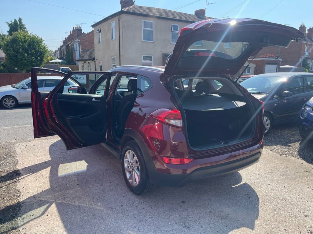 Hyundai Tucson 1.7L Se Nav Red #2