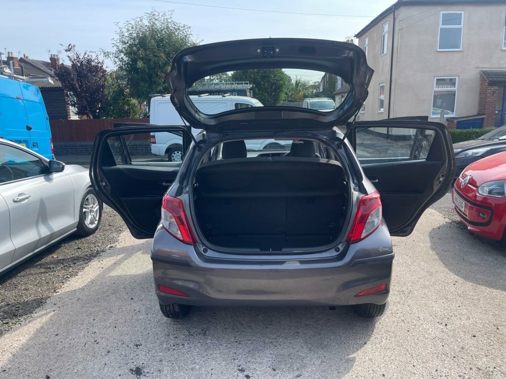 Toyota Yaris 1L Tr Grey #3